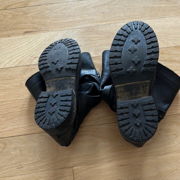 Steve Madden Black Combat Moto Boots with Lace-Up Design - Picture 3 of 5